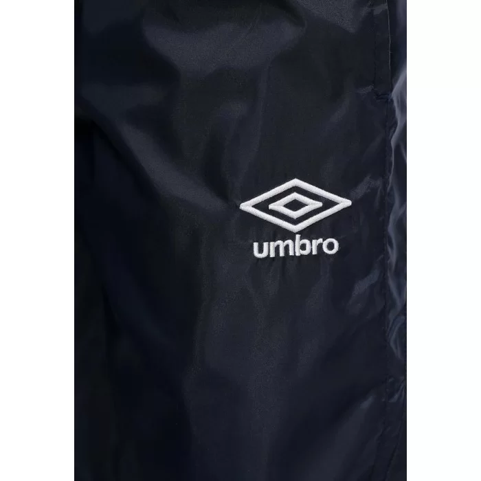Брюки ветрозащитные Umbro Uniform II Shower Pant т.син/бел/бел 423014/911 Фото Брюки ветрозащитные Umbro Uniform II Shower Pant т.син/бел/бел 423014/911 со склада магазина Спортев