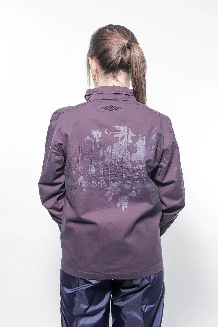 Куртка лёгкая Umbro Holden Woven Jacket т.сер 291609/592 Фото Куртка лёгкая Umbro Holden Woven Jacket т.сер 291609/592 со склада магазина Спортев