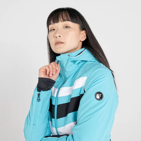 Куртка Provenance Jacket (Цвет 1A1, Синий/Черный) DWP499 Фото Куртка Provenance Jacket (Цвет 1A1, Синий/Черный) DWP499 со склада магазина Спортев