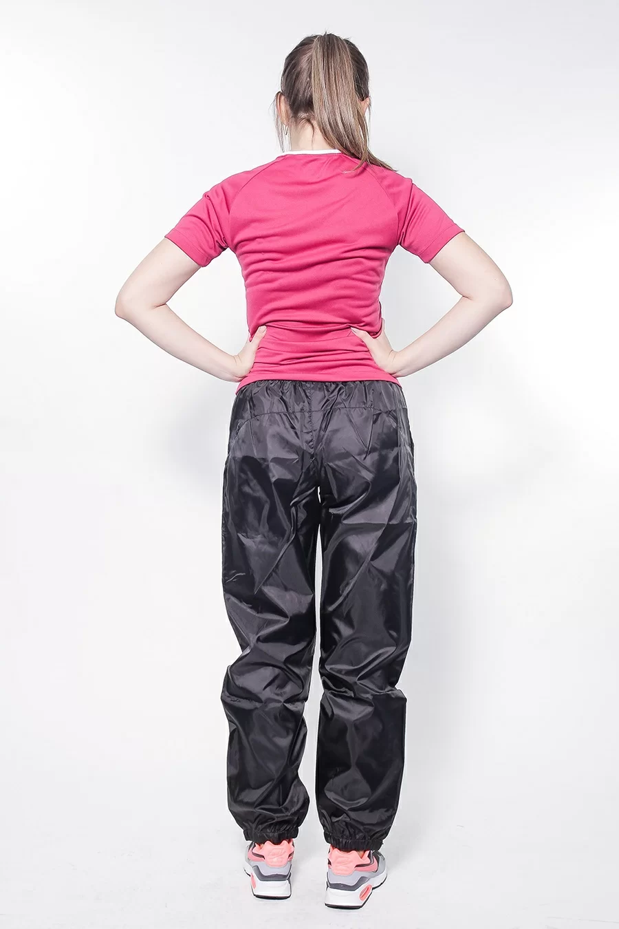 Брюки ветрозащитные Umbro Uniform Training Shower Pants чер/бел/бел 423013/611 Фото Брюки ветрозащитные Umbro Uniform Training Shower Pants чер/бел/бел 423013/611 со склада магазина Спортев