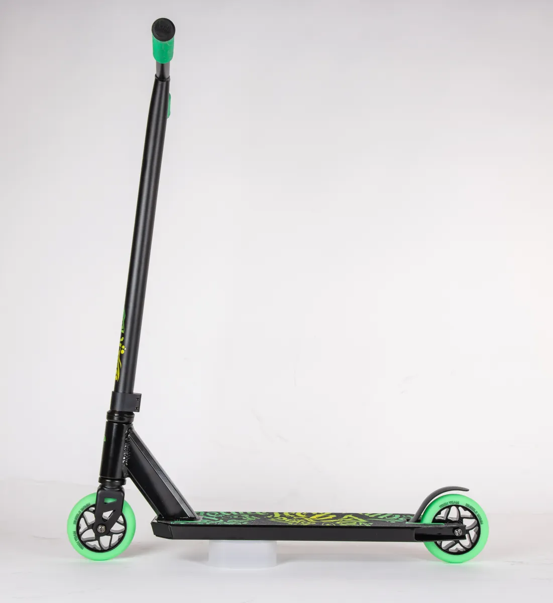 Самокат TechTeam Duker 101 (2022) трюковой black/green Фото Самокат TechTeam Duker 101 (2022) трюковой black/green со склада магазина Спортев