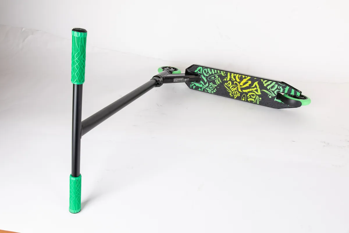 Самокат TechTeam Duker 101 (2022) трюковой black/green Фото Самокат TechTeam Duker 101 (2022) трюковой black/green со склада магазина Спортев