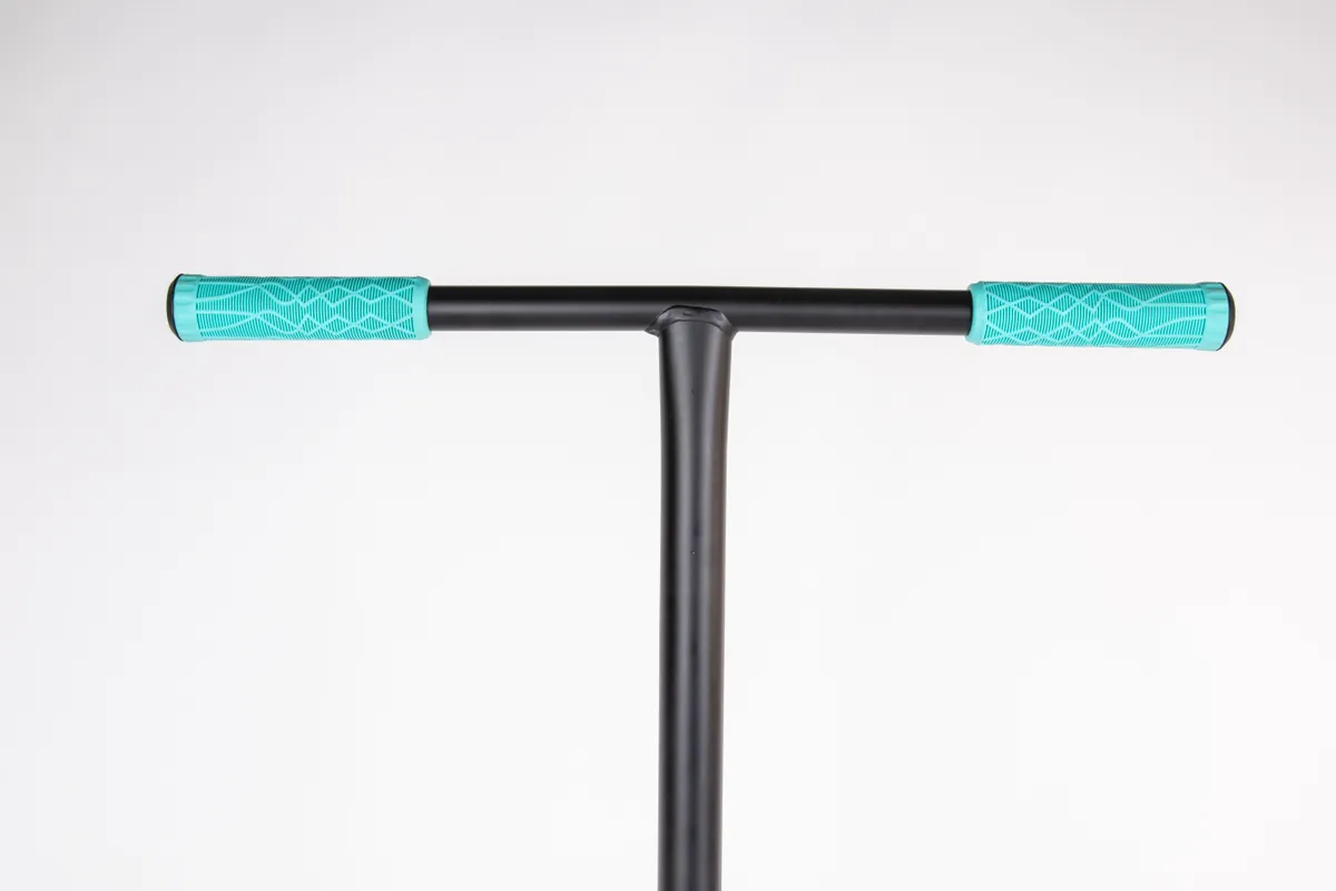 Самокат TechTeam Duker 101 (2022) трюковой black/celadon Фото Самокат TechTeam Duker 101 (2022) трюковой black/celadon со склада магазина Спортев