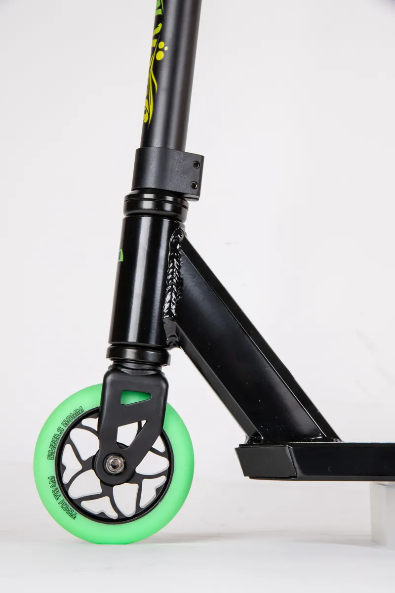 Самокат TechTeam Duker 101 (2022) трюковой black/green Фото Самокат TechTeam Duker 101 (2022) трюковой black/green со склада магазина Спортев